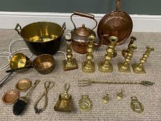 MIXED QUANTITY OF ANTIQUE & VINTAGE COPPER AND BRASSWARE, including a two-handled brass jam pan,