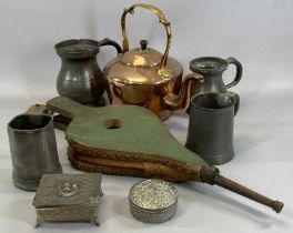 MIXED METALWARE GROUP WITH SET OF FIRESIDE BELLOWS, lot comprises a Victorian copper kettle, 4 x