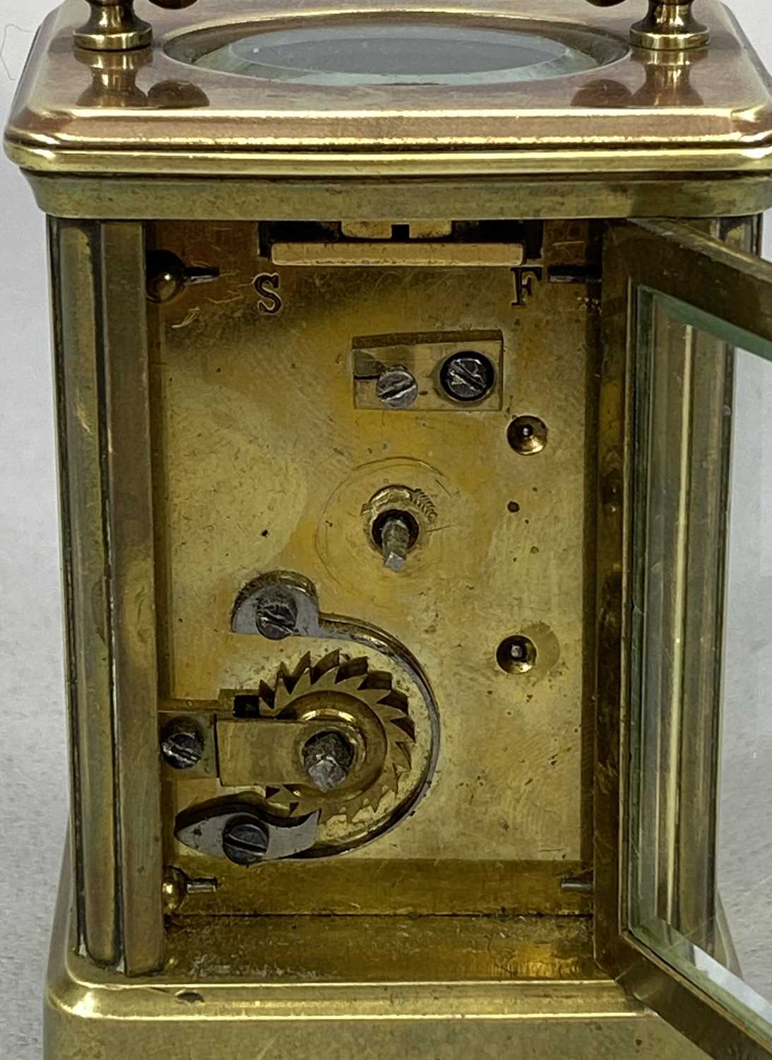 EARLY 20TH CENTURY MINIATURE CARRIAGE CLOCK, single train within a brass case with bevelled glass - Image 2 of 4