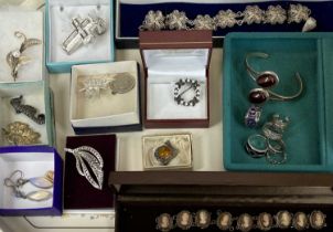 GROUP OF SILVER JEWELLERY including filigree items, various rings, and a jewelled cross
