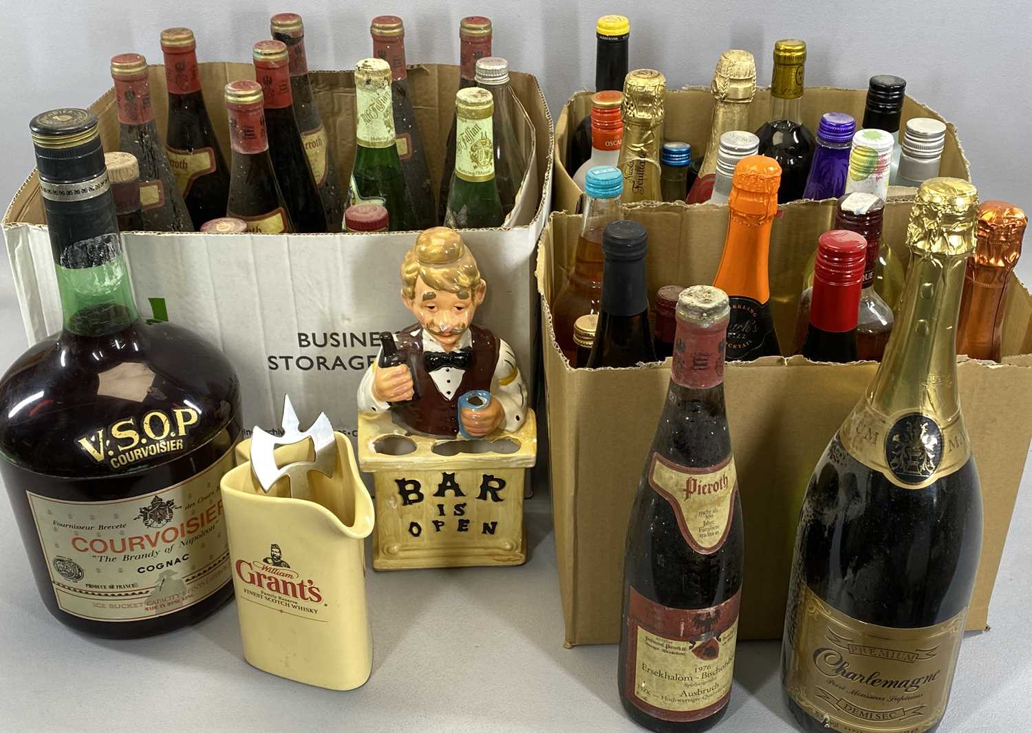 VARIOUS BOTTLES OF ALCOHOL including red, white and sparkling wines, 50cl bottle of Glayva, 75cl