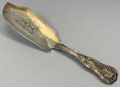 WILLIAM IV KING'S PATTERN SILVER FISH SLICE the shaped blade with pierced decoration, 31cms L, 6.