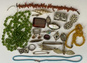 COLLECTION OF VICTORIAN & LATER JEWELLERY including pendants, bar brooches, shoe clips, silver