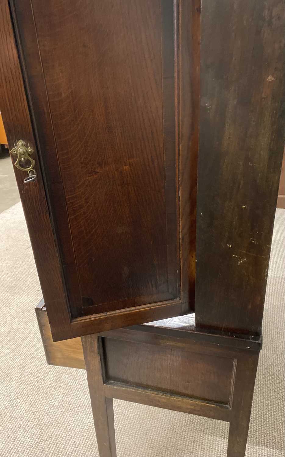 GEORGE III OAK & CROSS BANDED MAHOGANY DRESSER, PROBABLY WEST MIDLANDS, having an upper rack of - Image 5 of 5