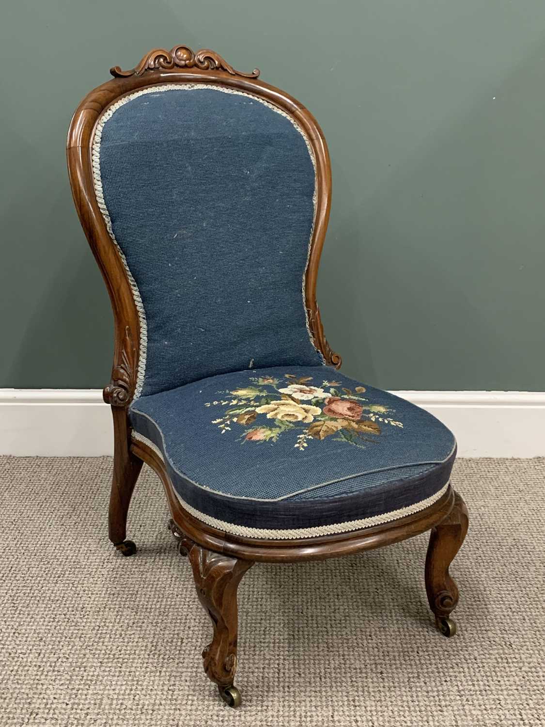 VICTORIAN ROSEWOOD SPOON BACK PARLOUR CHAIR, with tapestry upholstered seat, having leaf carved