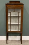 EDWARDIAN INLAID MAHOGANY CHINA DISPLAY CABINET, having a shaped railback over a single beaded