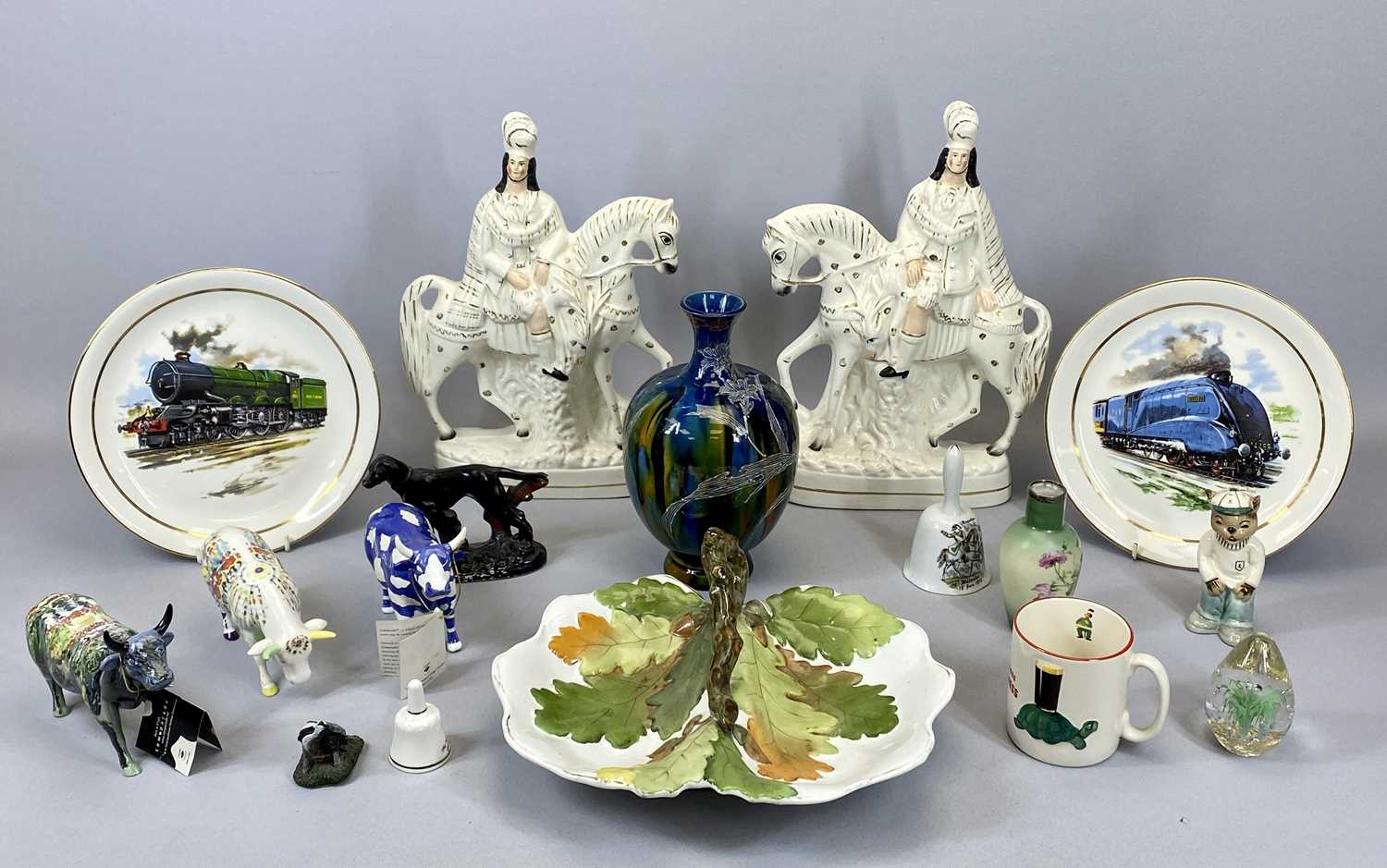 MIXED POTTERY & PORCELAIN COLLECTERS GROUP, to include a pair of Staffordshire flat back Scotsman on