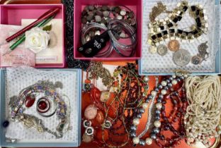 COLOURFUL COSTUME JEWELLERY GROUP & SMALL QUANTITY OF CURRENT COINAGE Provenance: private collection