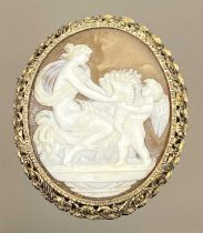 OVAL CAMEO BROOCH in pierced chased gilt metal mount with pendant loop depicting an allegorical