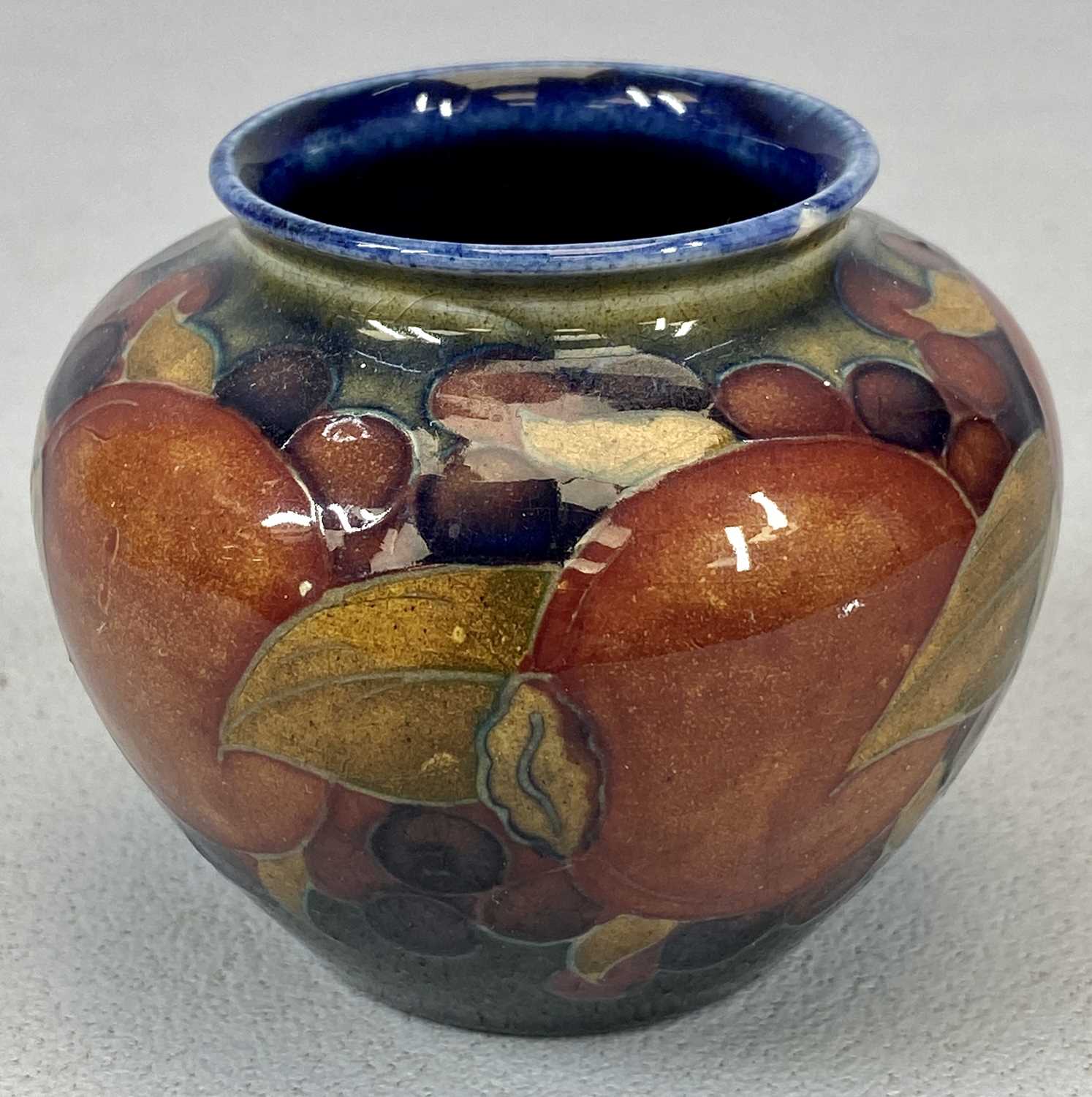 THREE SMALL MOORCROFT POTTERY ITEMS comprising a small globular vase, decorated with fruit, 6.5cms - Image 4 of 4