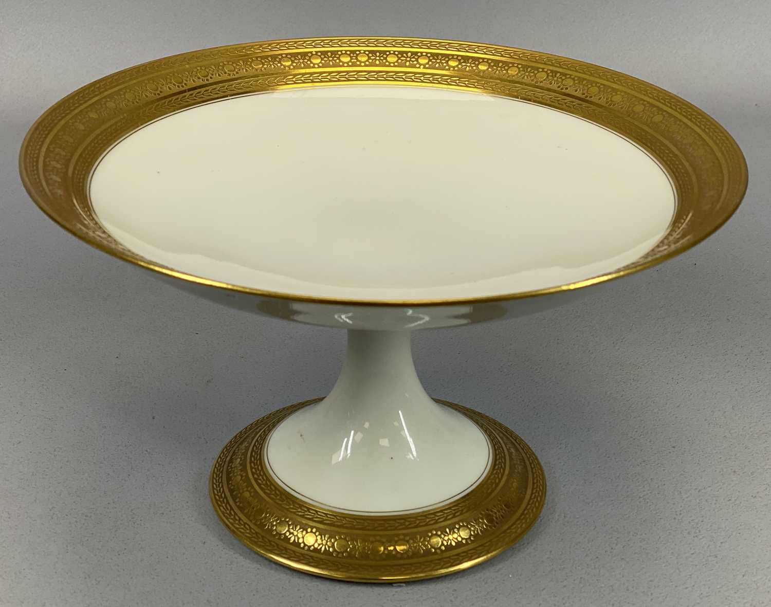 HAVILAND LIMOGES DESSERT SET, white glazed with gilded border, 2 x comports on stands, 23cms - Image 2 of 4