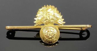 9CT GOLD MILITARY SWEETHEART BROOCH, 2.2g Provenance: private collection Gwynedd