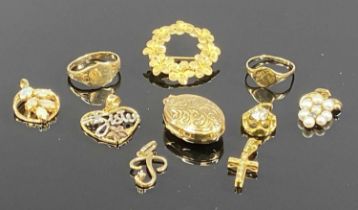 ASSORTED 9CT YELLOW GOLD JEWELLERY including oval locket, scroll engraved to one side, circular open