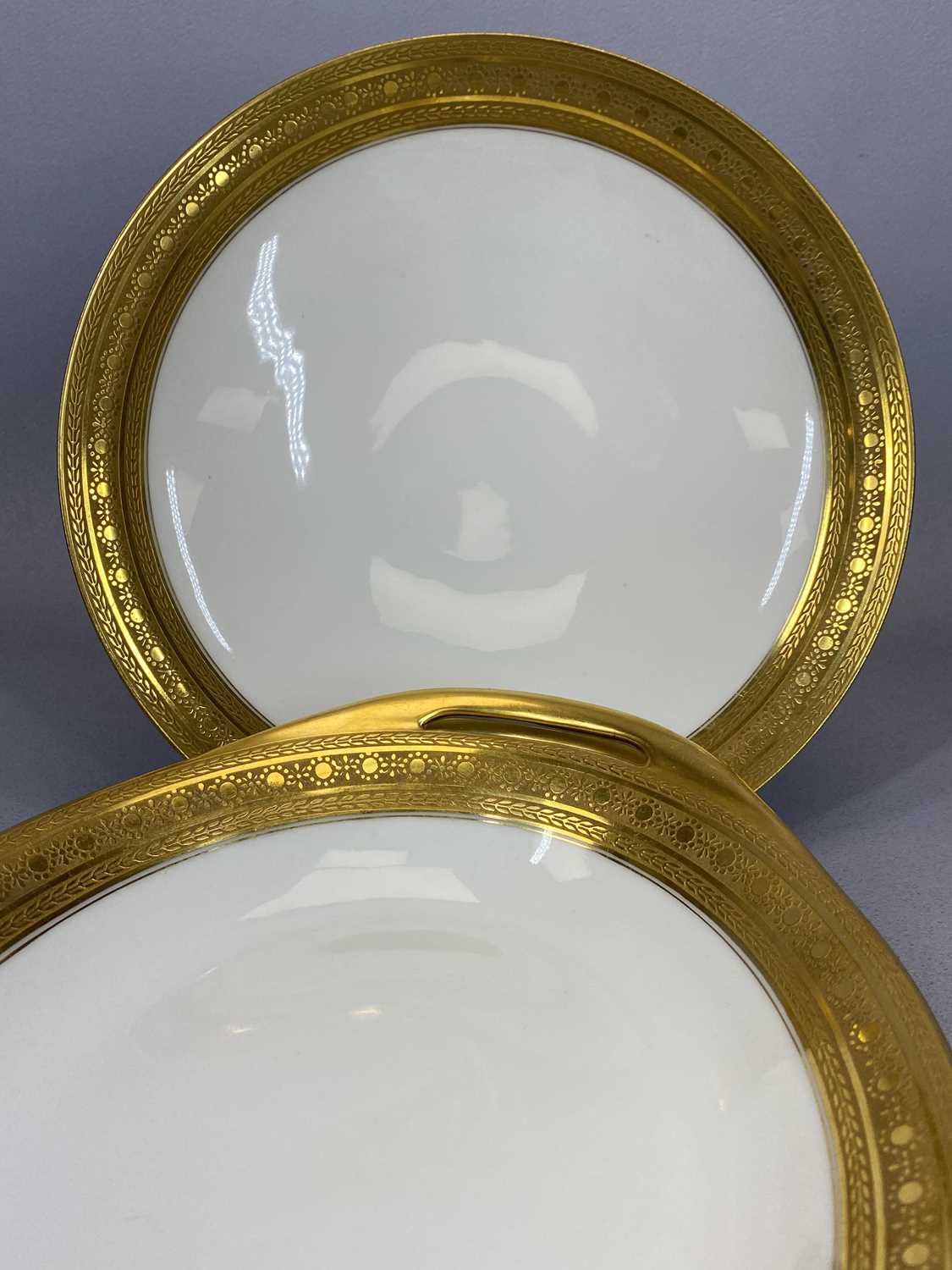 HAVILAND LIMOGES DESSERT SET, white glazed with gilded border, 2 x comports on stands, 23cms - Image 3 of 4