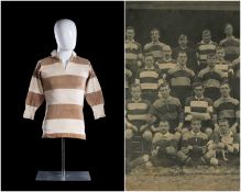 A 1901-1911 WATSONIANS FC RUGBY JERSEY & TEAM PHOTOGRAPH Hooped maroon and white jersey with white