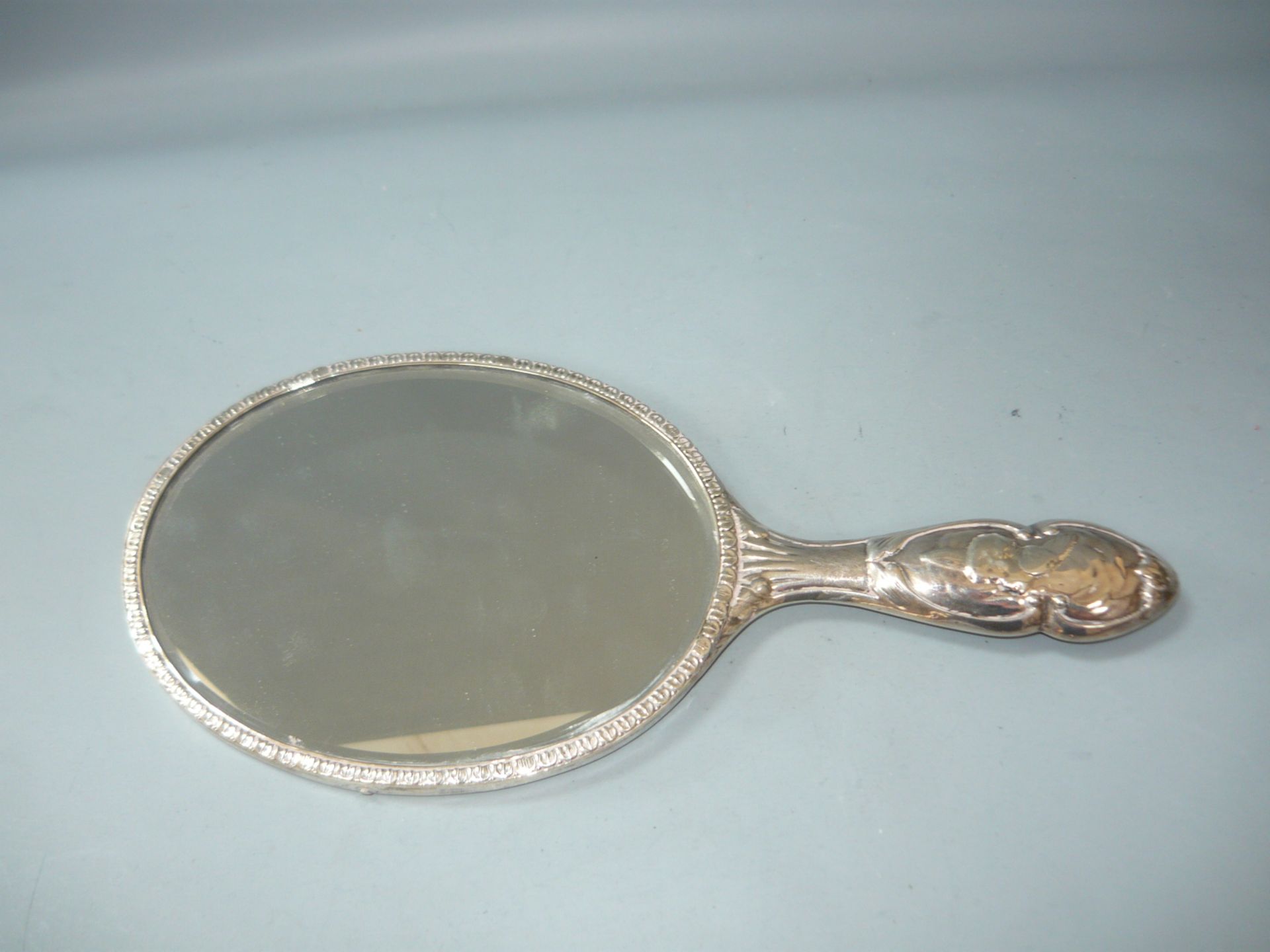 Großer Handspiegel in 925 Sterling Silber. London, England. H. 28cm. //English: Huge hand mirror. - Bild 2 aus 2