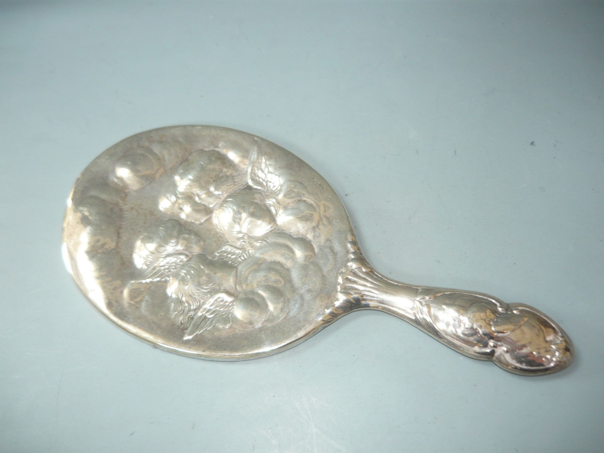 Großer Handspiegel in 925 Sterling Silber. London, England. H. 28cm. //English: Huge hand mirror.