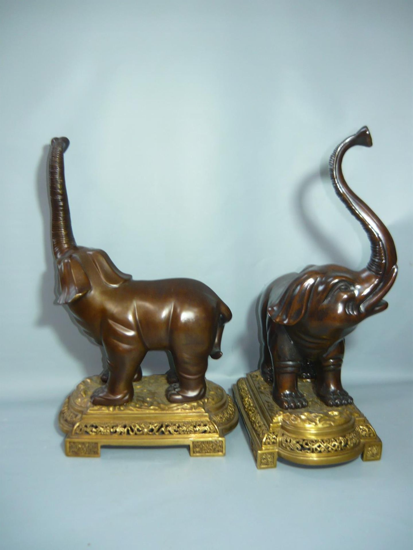 Paar große und Schwere Elefanten. Bronze. Je ca. 41cm. //English: Pair of huge and heavy - Image 4 of 4