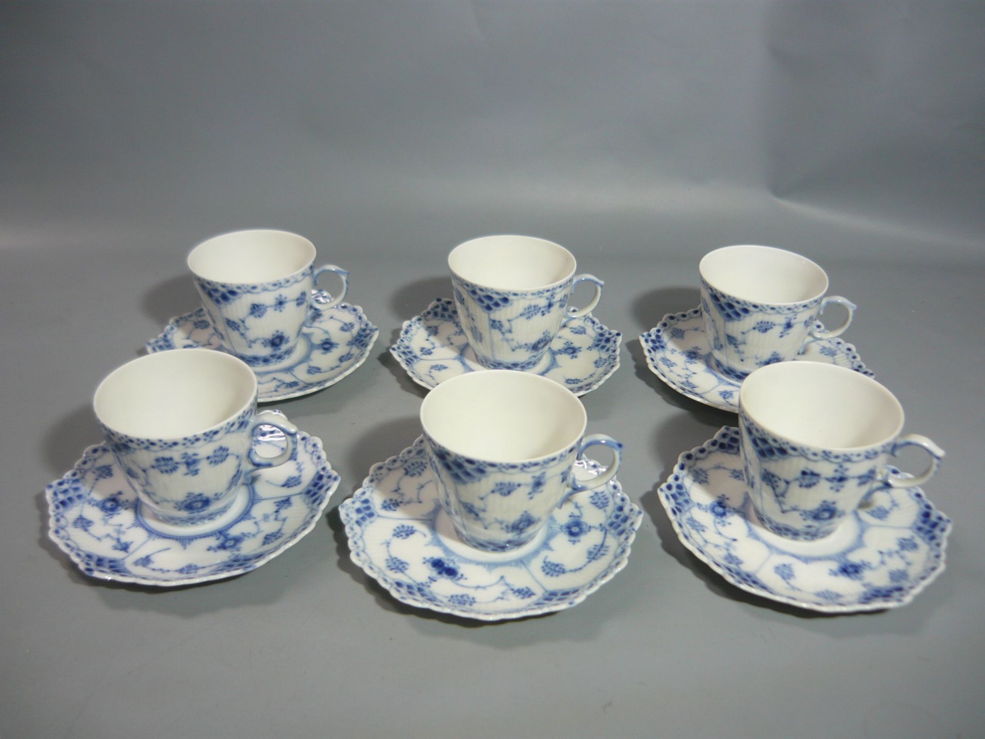 Royal Copenhagen Musselmalet Vollspitze. Set von 6 Mokkatassen mit Untertassen #1038. Erste