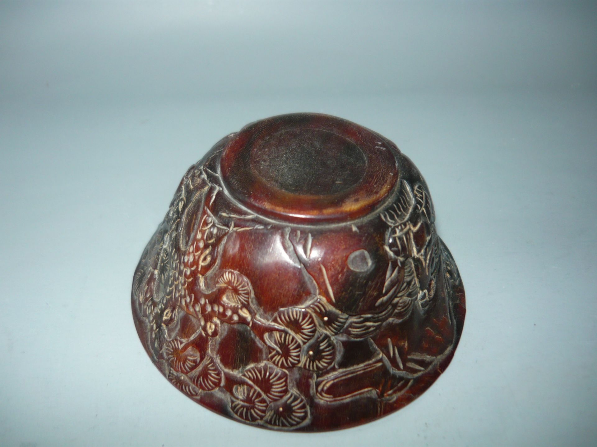 Kleinere Zeremonialschale aus Asiatica Sammlung. Horn, geschnitzt. China. H. ø 9,5cm. //English: - Image 3 of 3