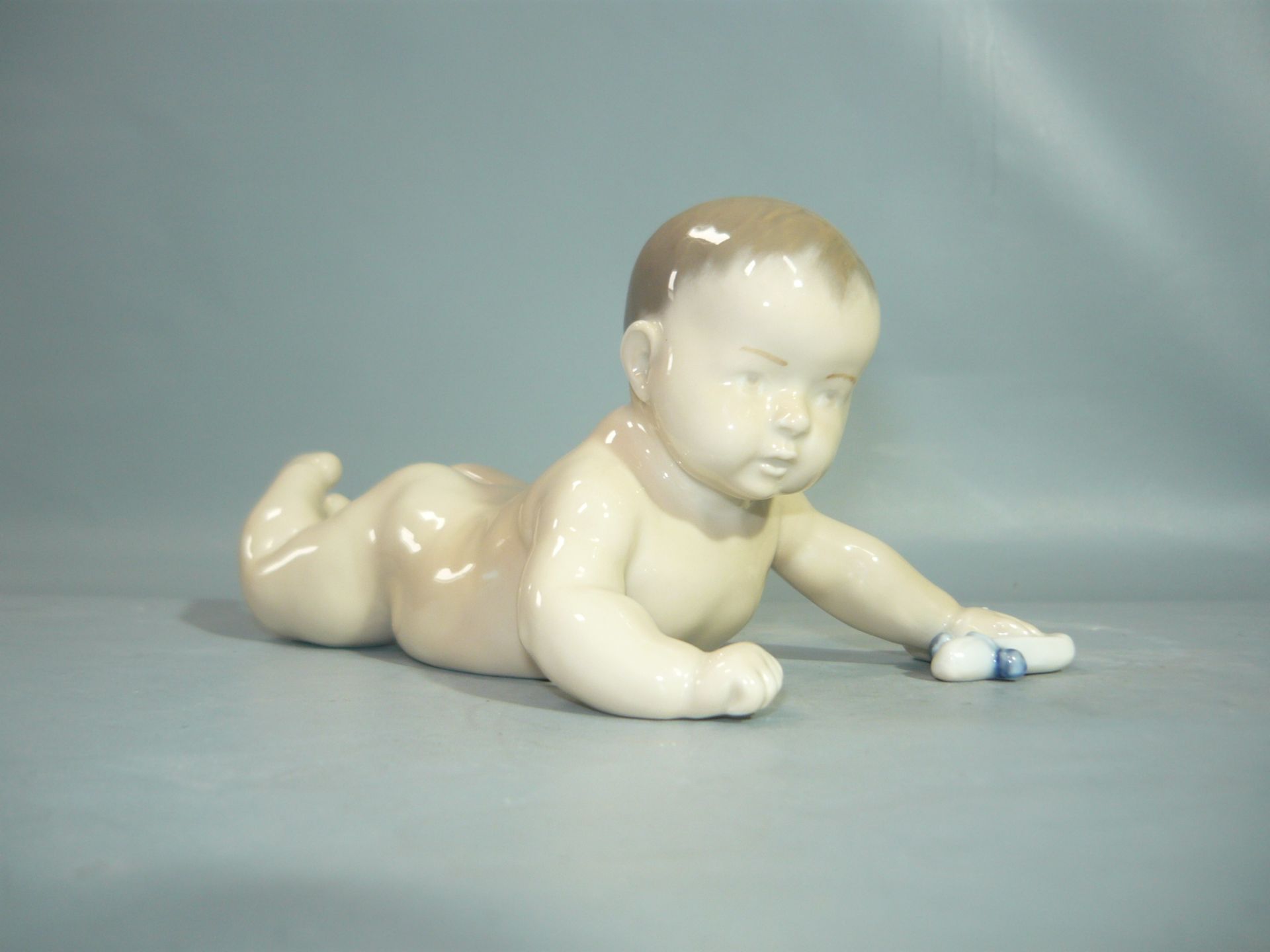 Royal Copenhagen. Baby. Schleifstrichen. L. 16cm. //English: Royal Copenhagen. Baby. Scratches