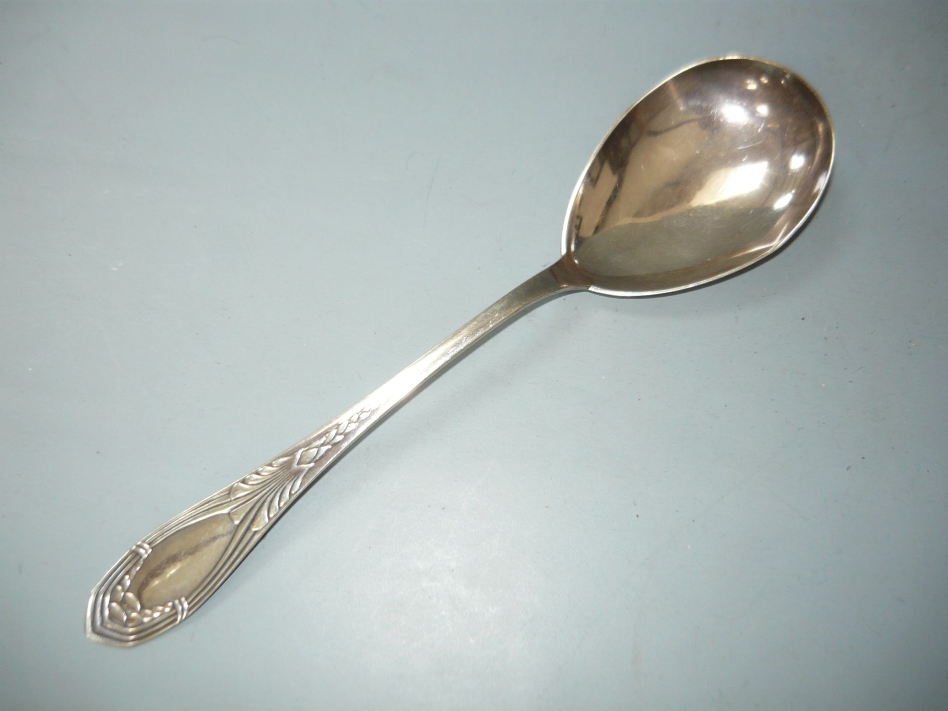 Vorlegelöffel. 830er Silber. Dänemark. Handarbeit. L. 26cm. Ca. 62gr. // English: Serving spoon. 830