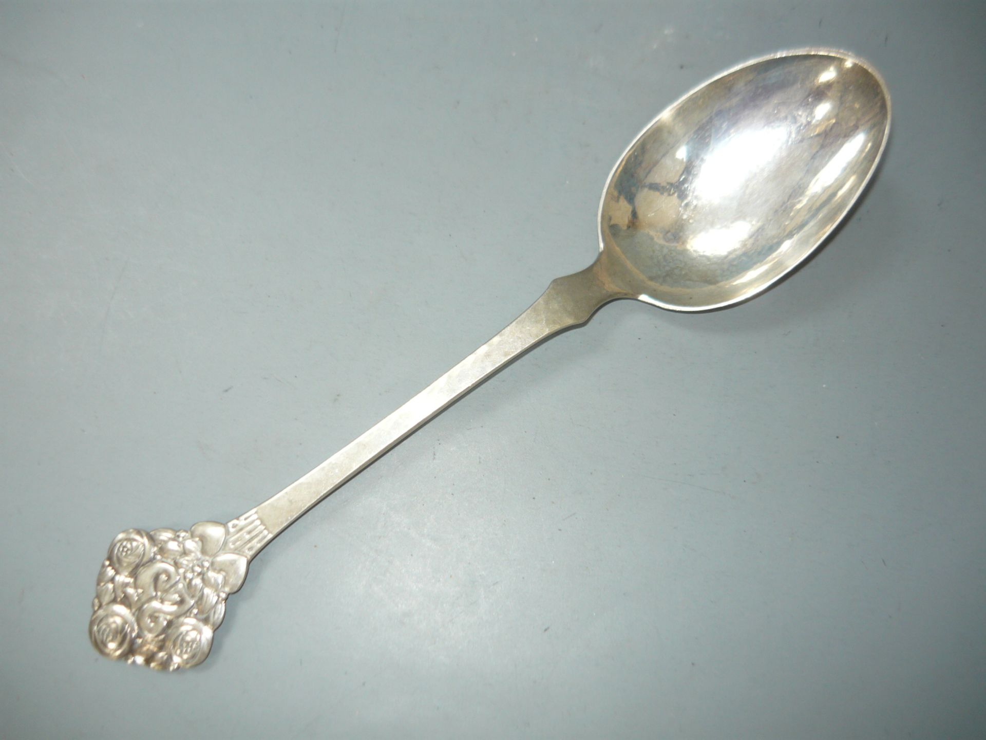 Vorlegelöffel. 830er Silber. Dänemark. Handarbeit. L. 26cm. Ca. 69gr. // English: Serving spoon. 830