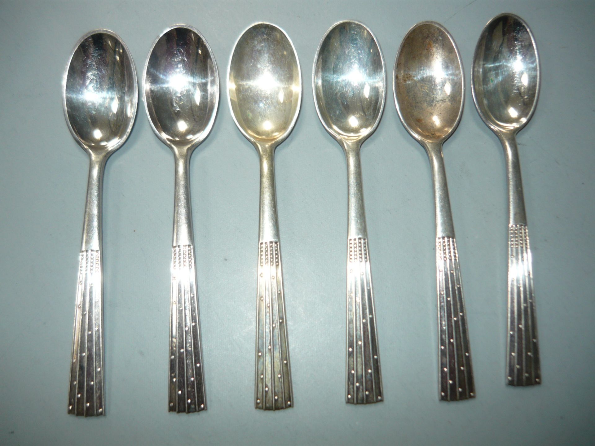 Satz von 6 dänischen Silberlöffeln. 830er Silber. English: Set of 6 danish spoons in 830 silver.