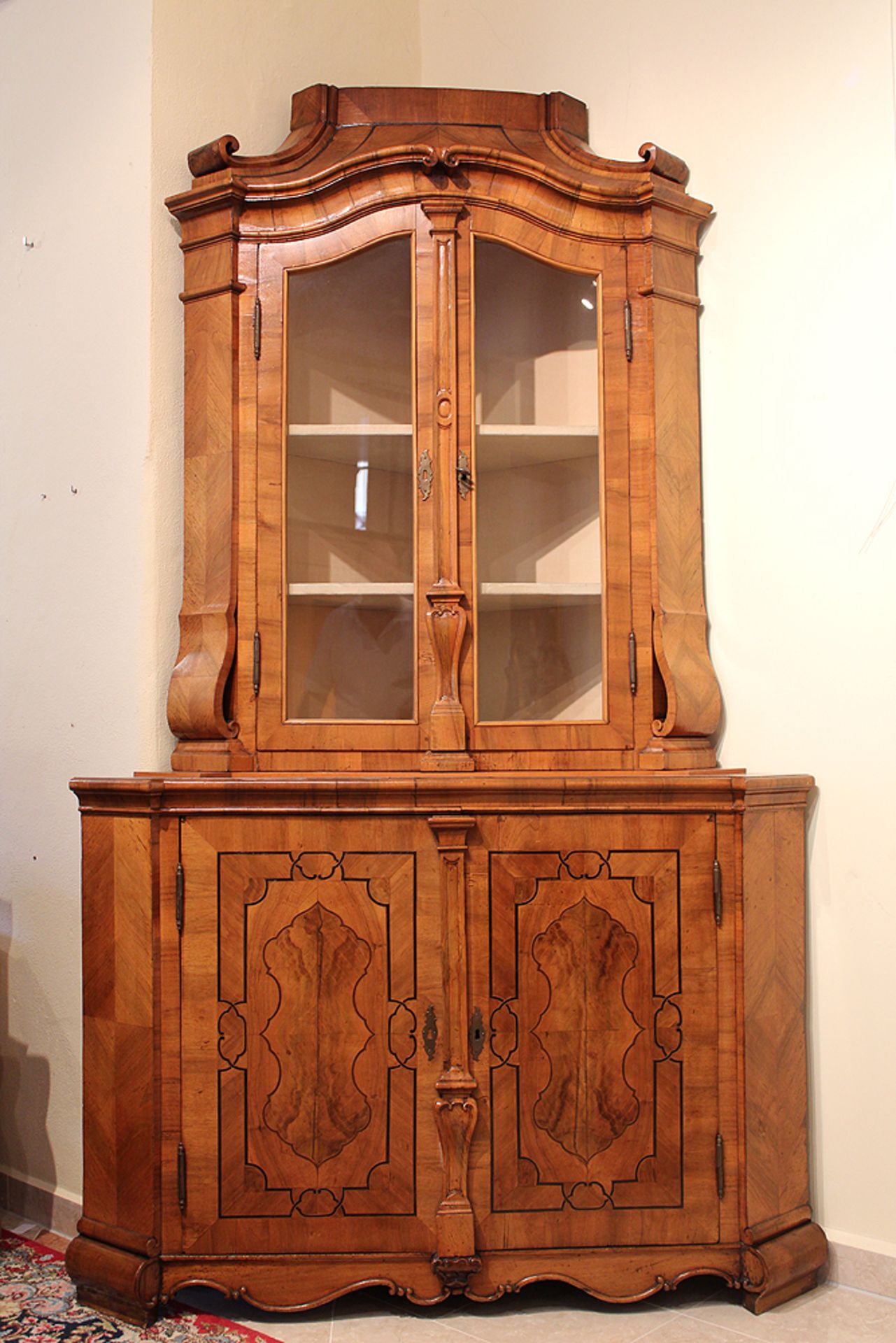 Barock-Eckschrank. Süddeutsch, 18. Jh.