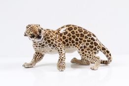 Porzellanfigur Leopard. 20. Jh.
