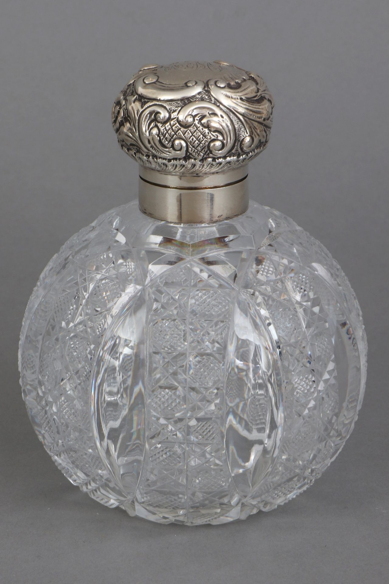 Kristallflacon mit Silbermontur, London 1894