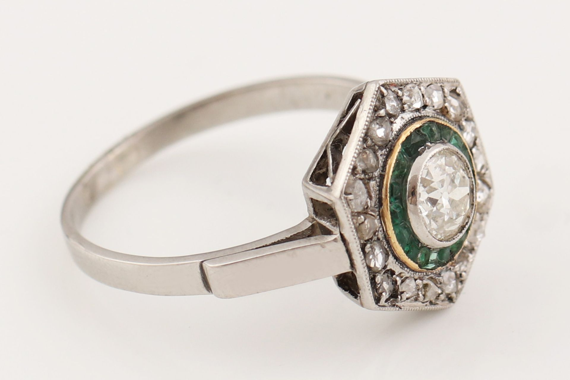Art Deco Ring mit Smaragd