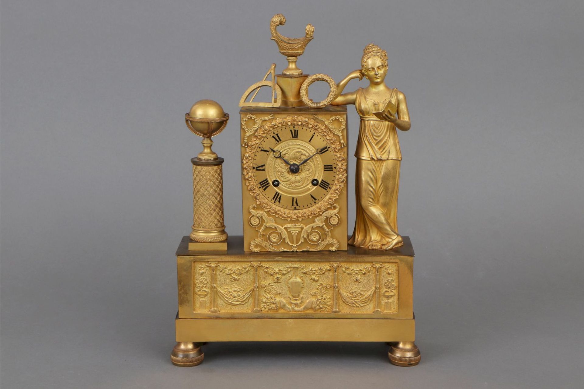 Französische Empire Pendule mit Allegorie ¨Die Wissenschaft¨