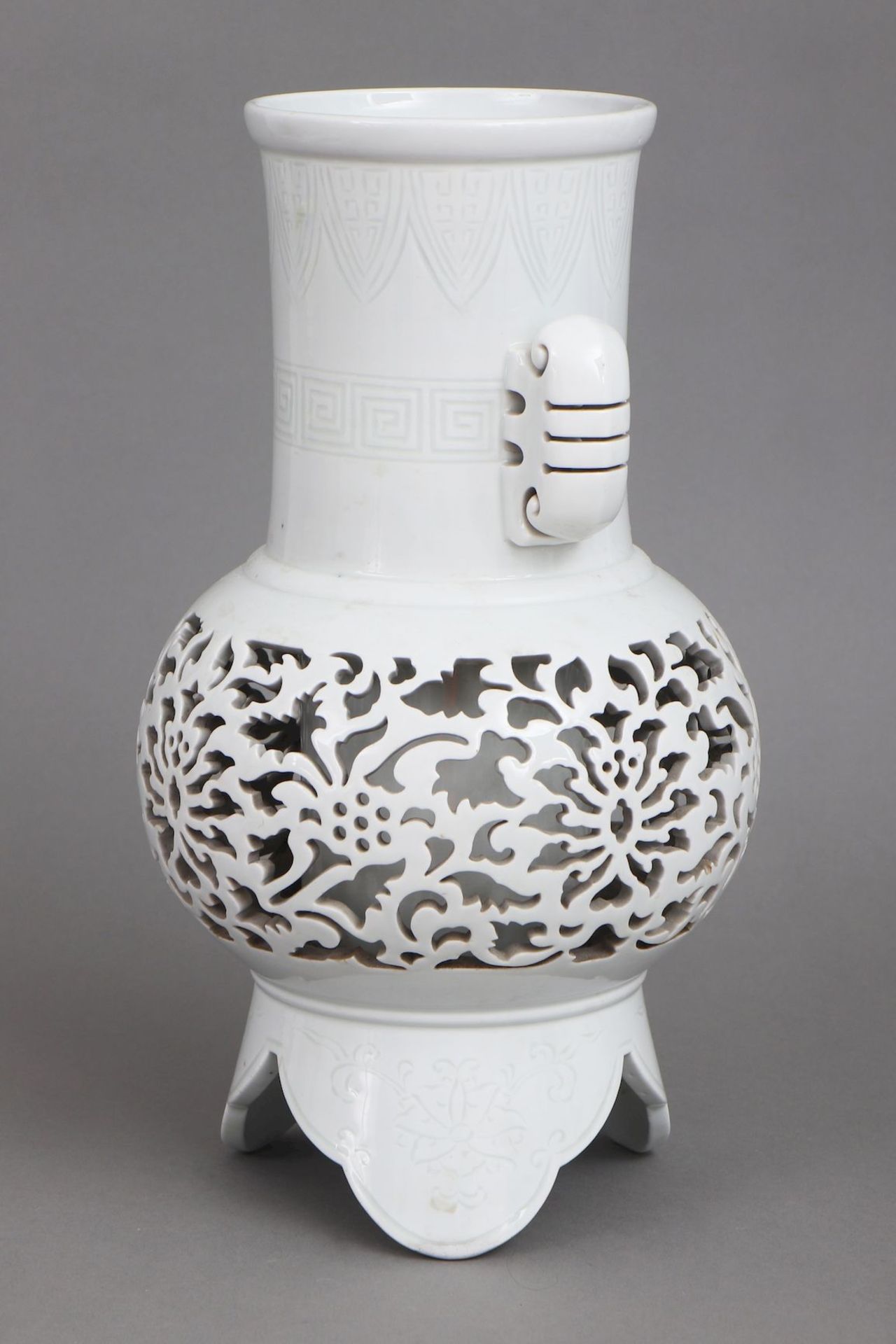 Chinesische Porzellanvase mit Seladonglasur und Durchbruchwandung - Image 2 of 3