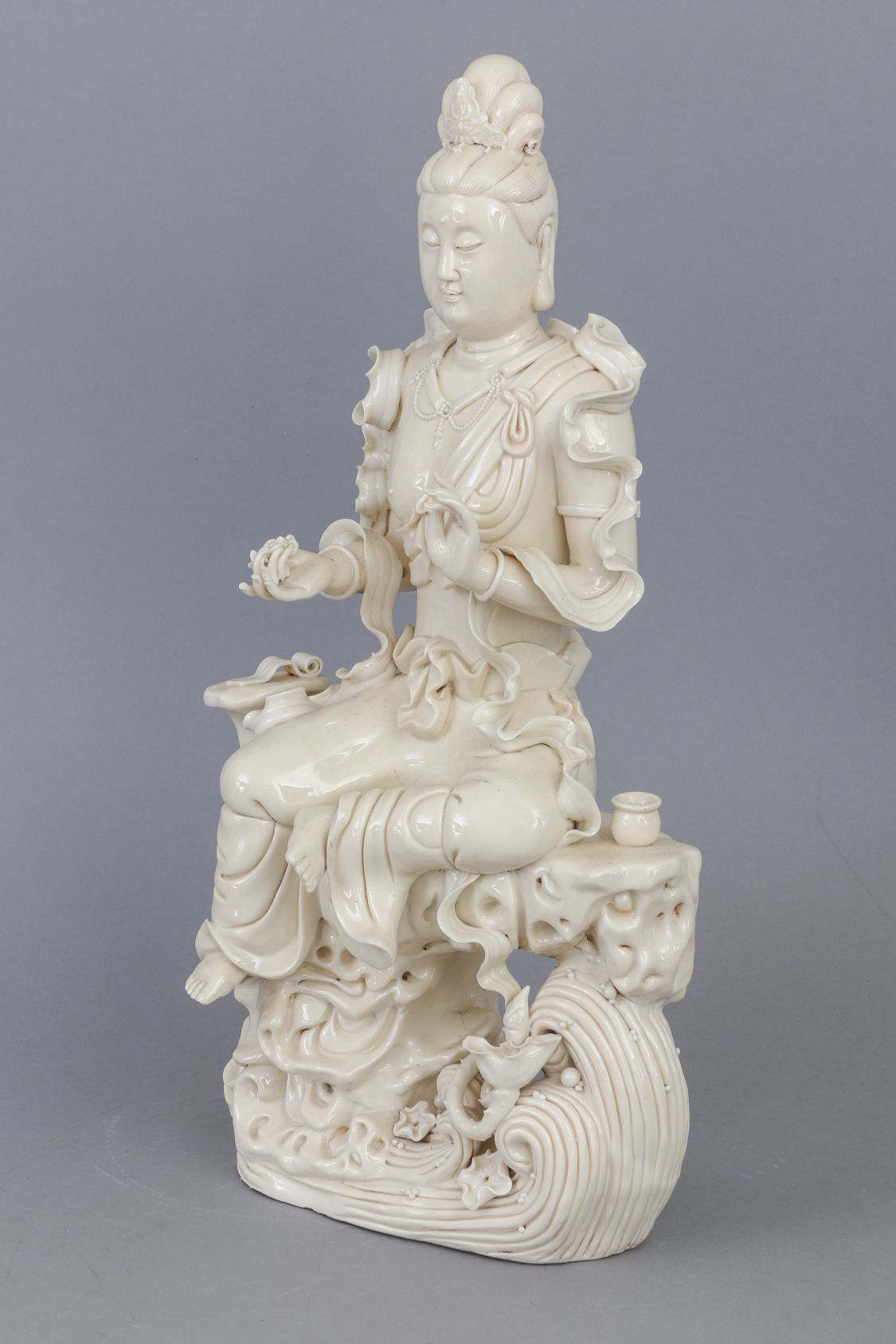 Chinesische Blanc-de-Chine Figur der Guanyin - Image 3 of 6