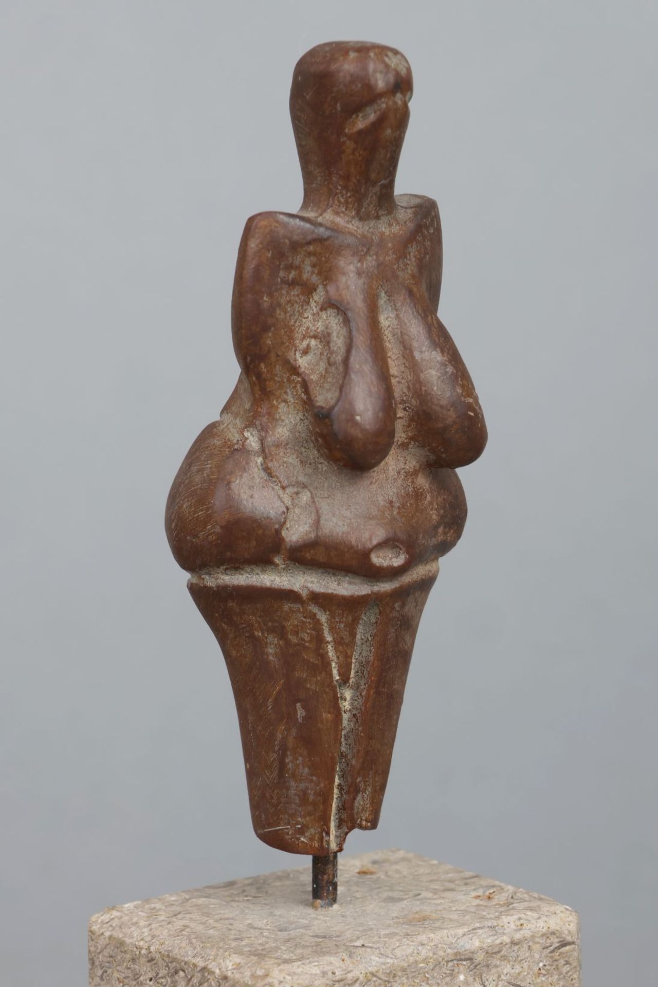 Statuette der Venus von Dolni Vestonice - Image 3 of 3