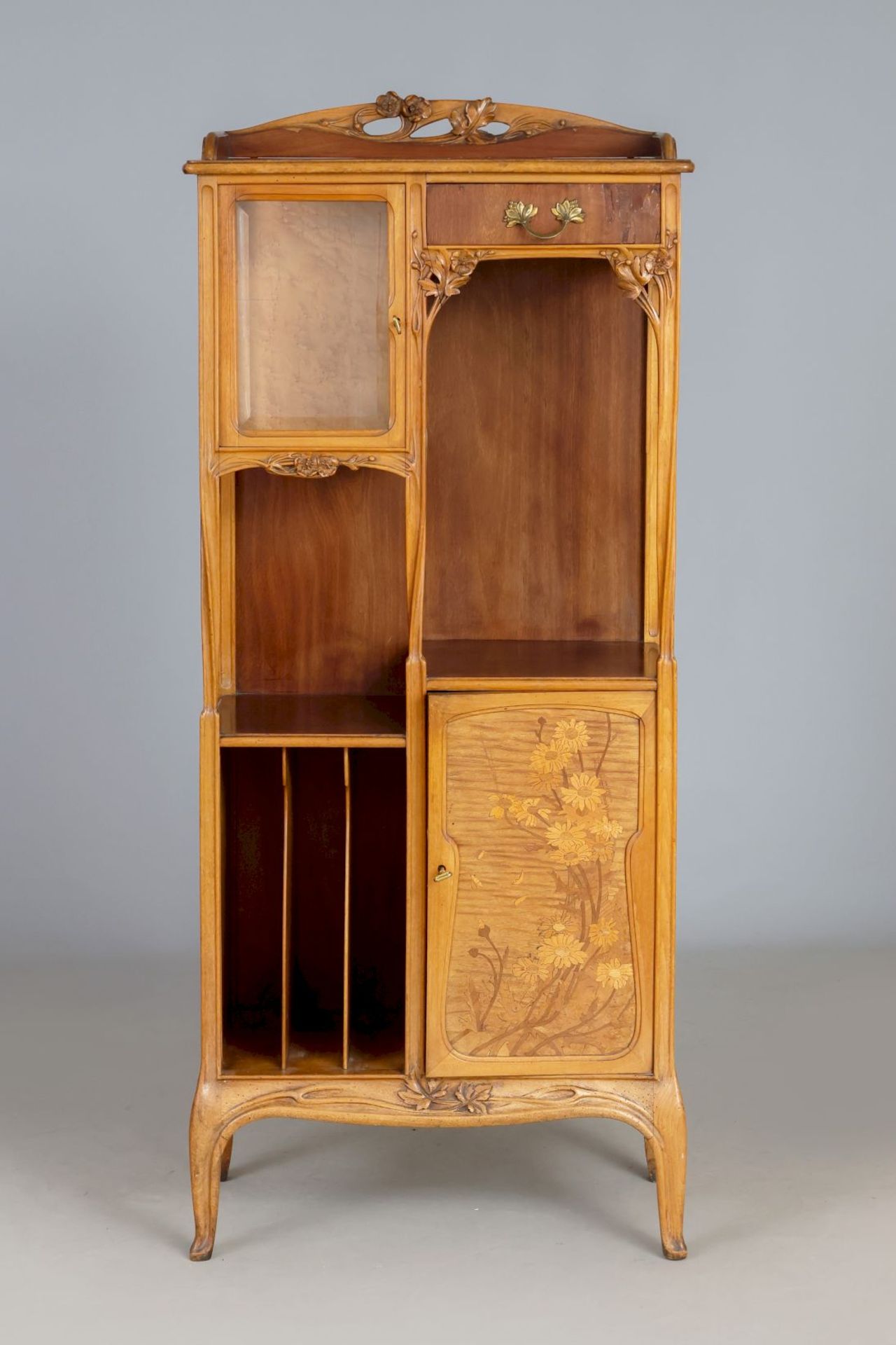 Camille GAUTHIER (1870-1963) Sammlerschrank des Art Nouveau - Image 2 of 4