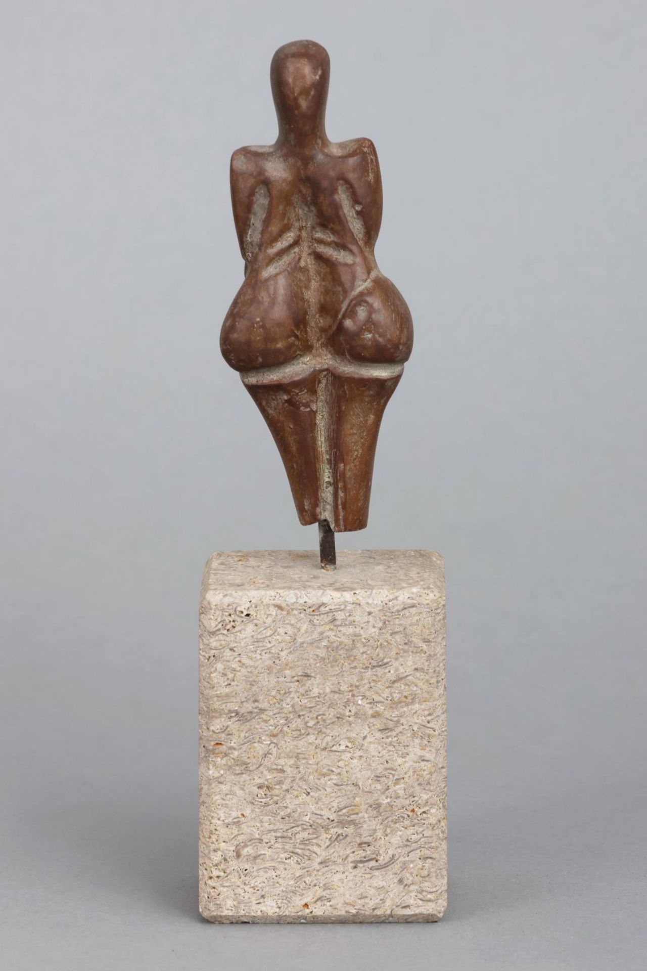 Statuette der Venus von Dolni Vestonice - Image 2 of 3