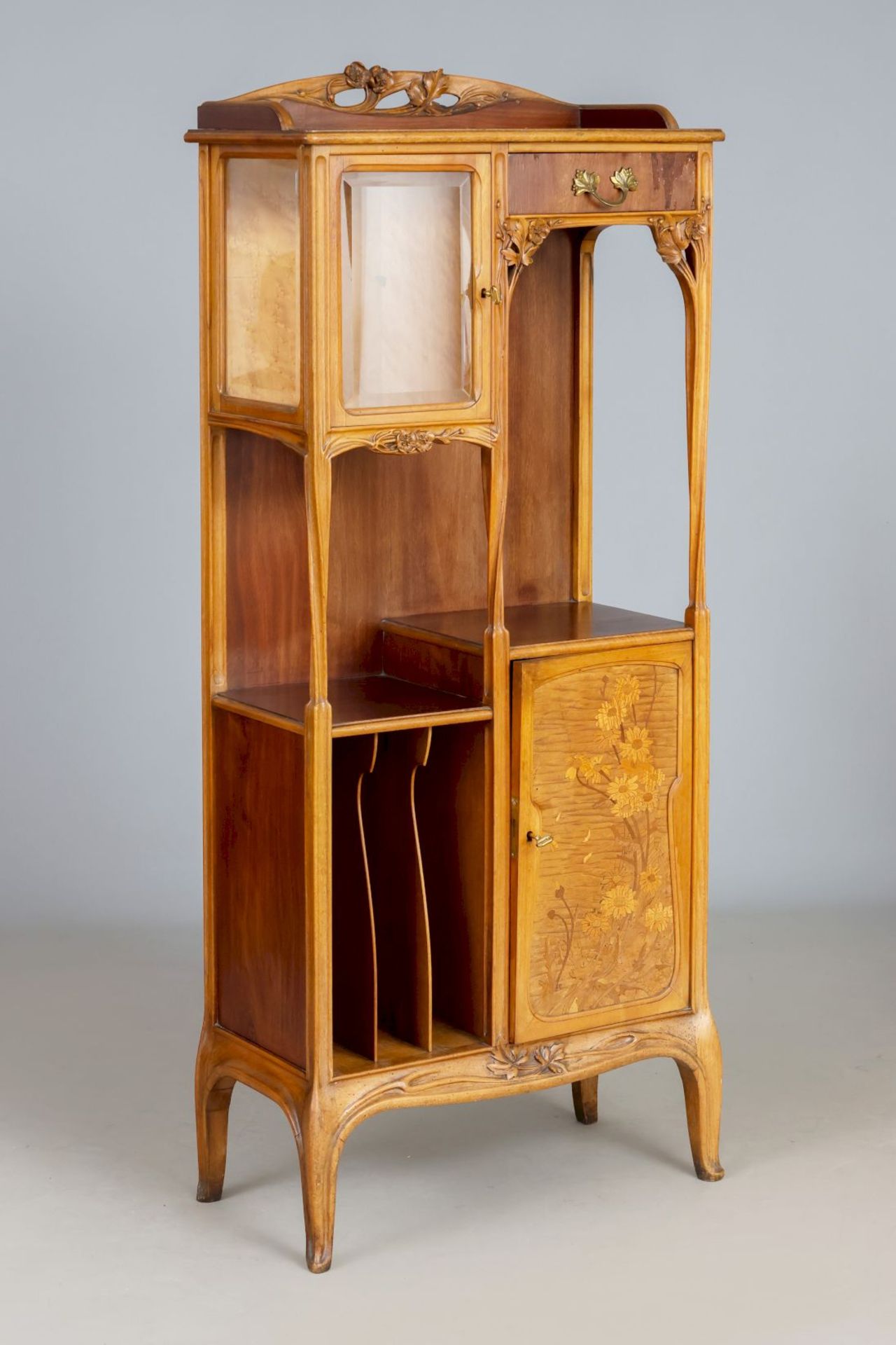 Camille GAUTHIER (1870-1963) Sammlerschrank des Art Nouveau