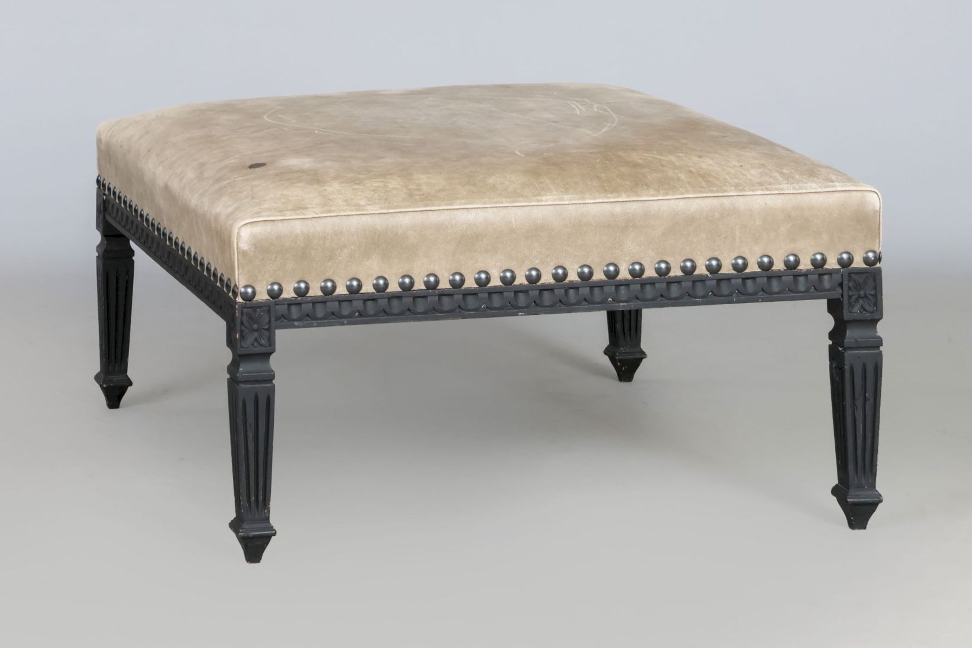 Ottoman/Hocker im Stile Louis Seize