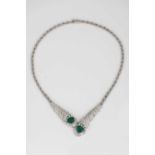 Elegantes Smaragd und Diamanten Collier Formensprache des Art Deco