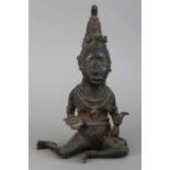 Afrikanische Bronzefigur einer Schamanin, wohl Yoruba, Benin/Nigeria