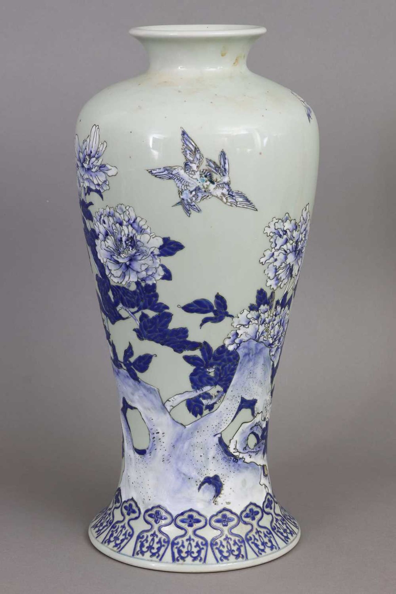 Chinesische Porzellanvase, wohl Republikzeit (1912-49) - Bild 2 aus 4