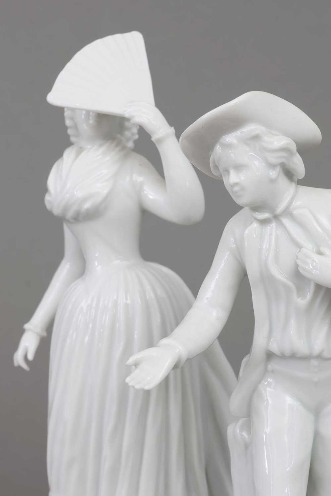 Paar ROYAL COPENHAGEN Porzellanfiguren "Dame mit Fächer" und "Kavalier" - Image 3 of 4