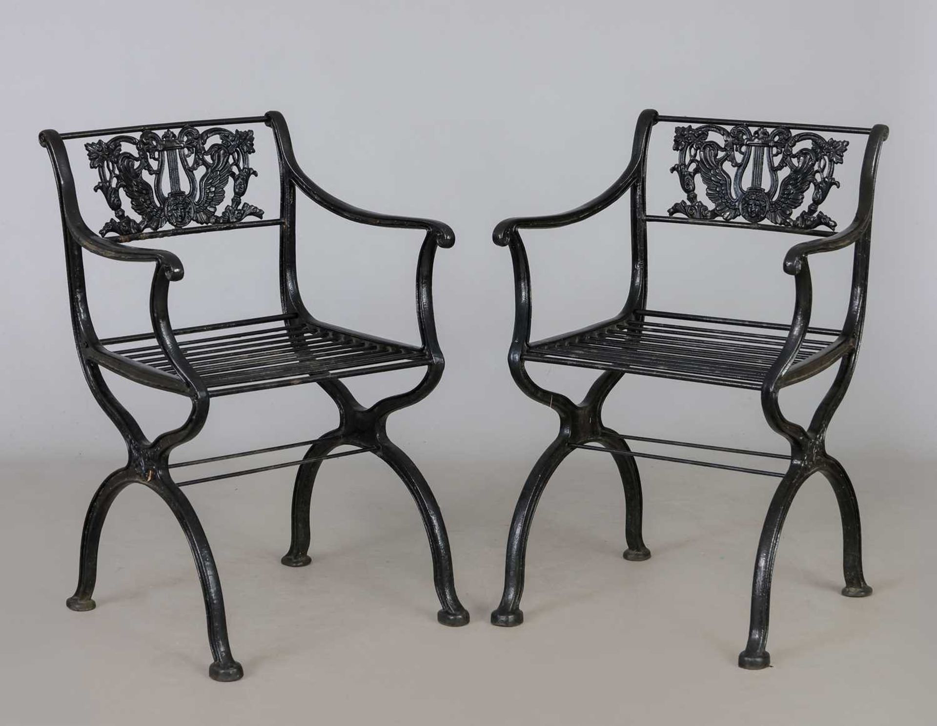 Paar Garten Armlehnstühle nach einem Entwurf von Karl-Friedrich SCHINKEL (1781-1841)