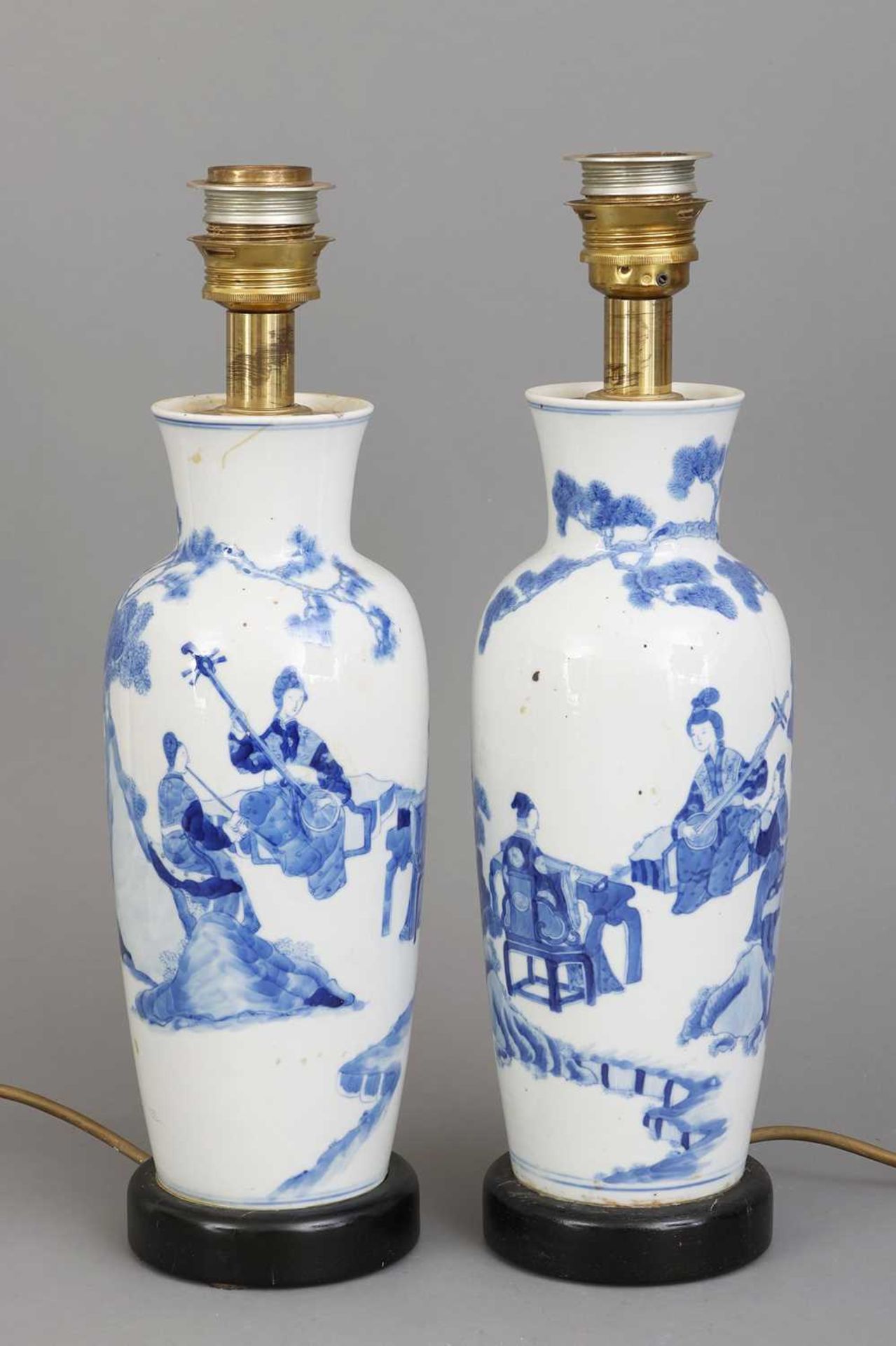 Paar Tischlampen mit chinesischen Vasenfüßen