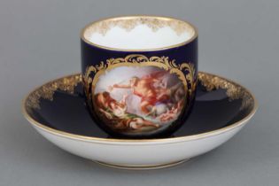MEISSEN Kaffeetasse mit Untertasse mit mythologischer Szene nach Boucher