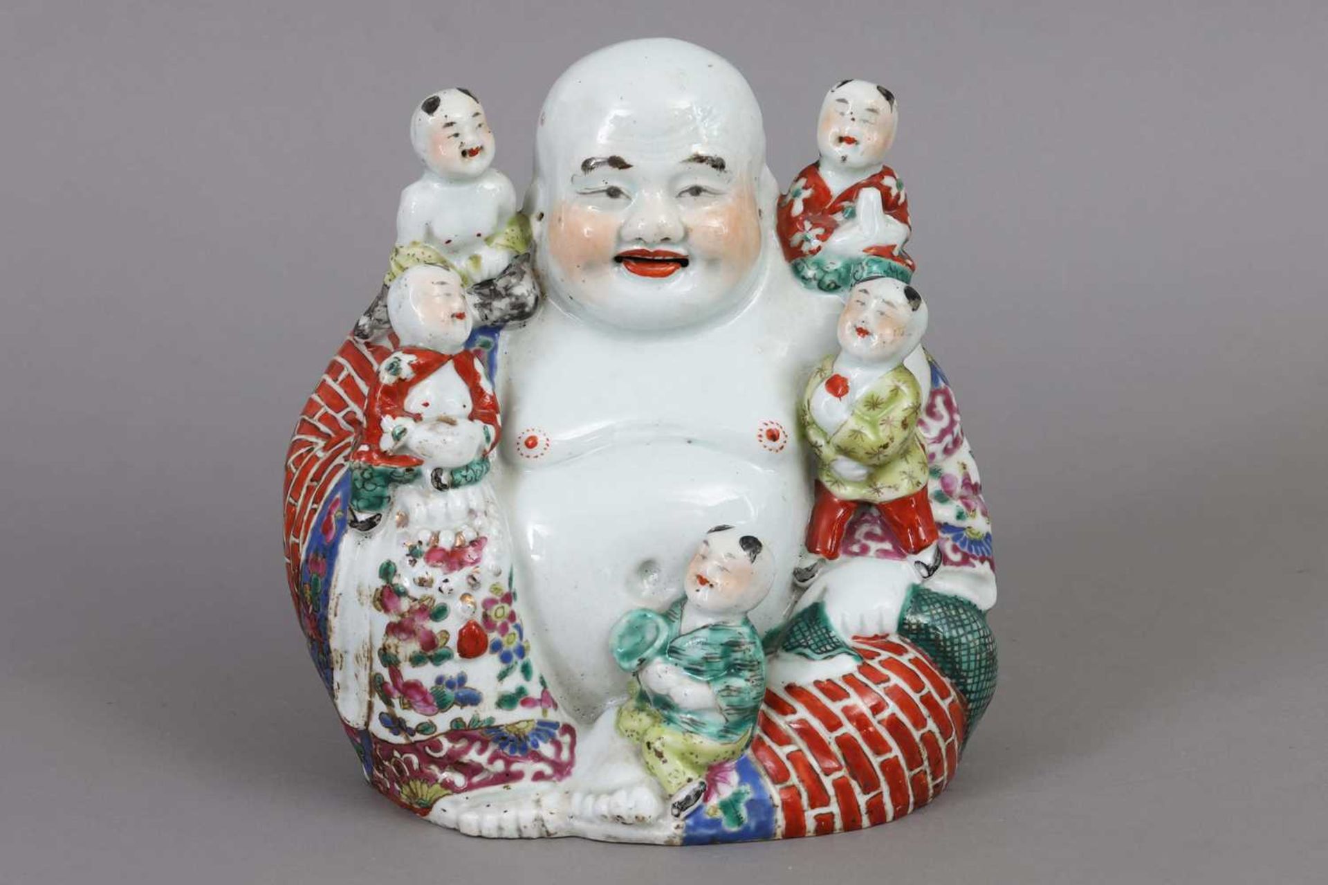 Chinesische Porzellanfigur "Happy Buddha mit Kindern"