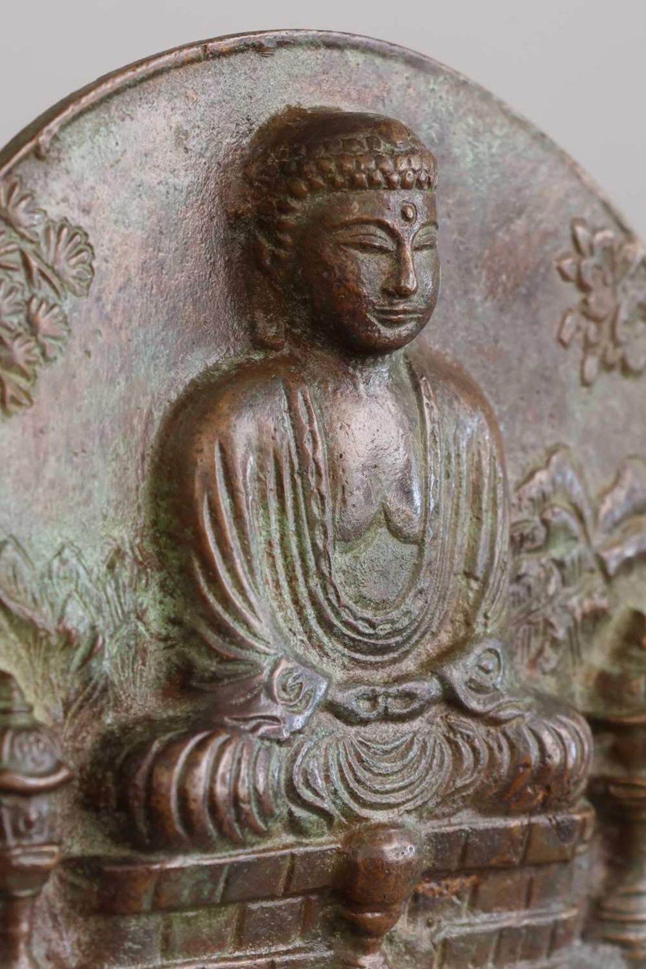 Chinesische Bronzeplakette mit Buddharelief - Image 2 of 3