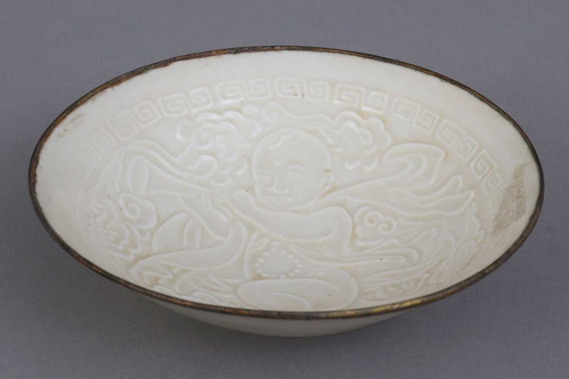 Chinesische Porzellanschale im Stile der Song Dynastie